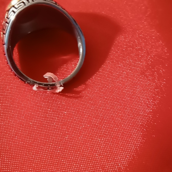 Ring - Picture 3 of 4